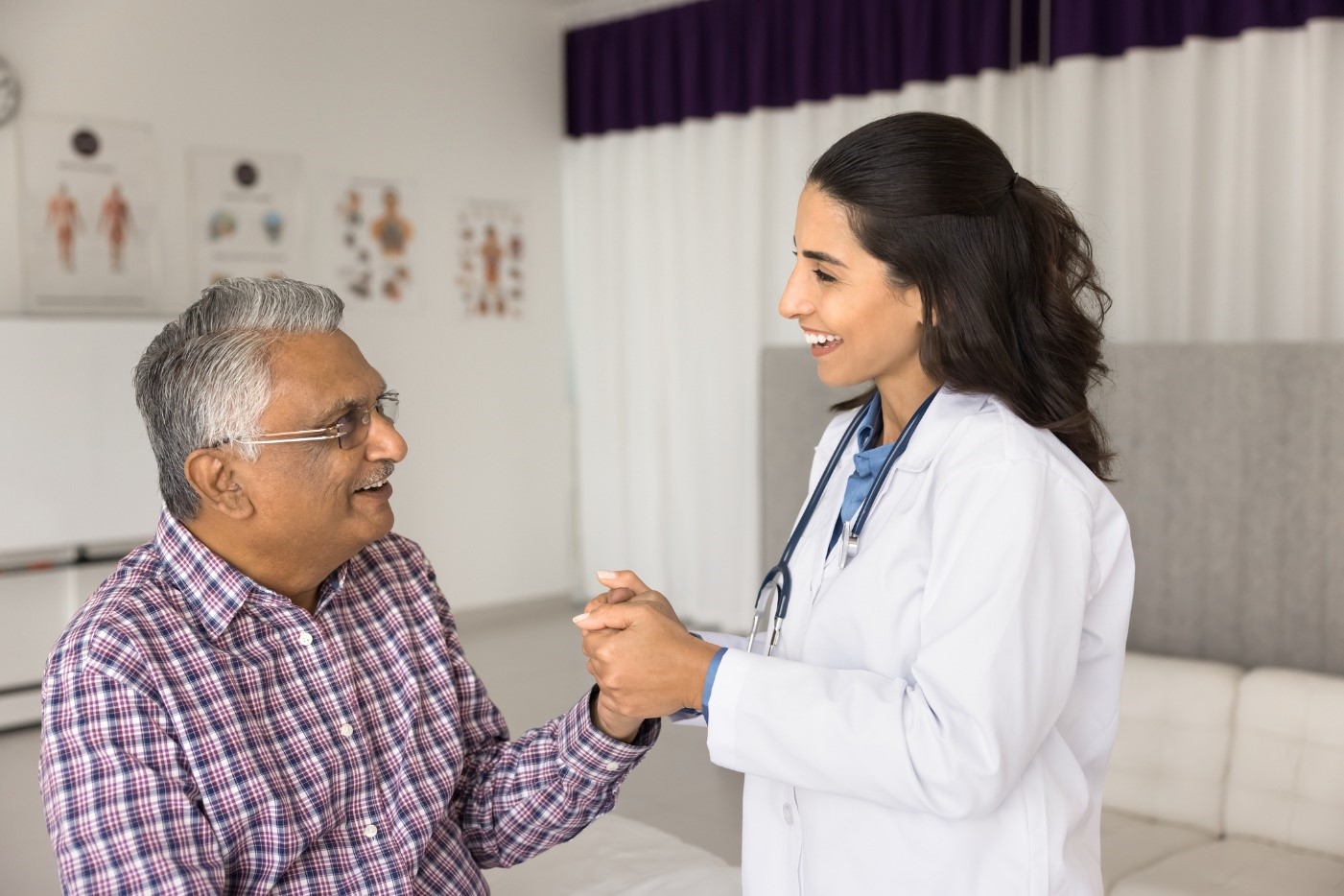 Spanish speaking doctor speaking to Spanish speaking patient